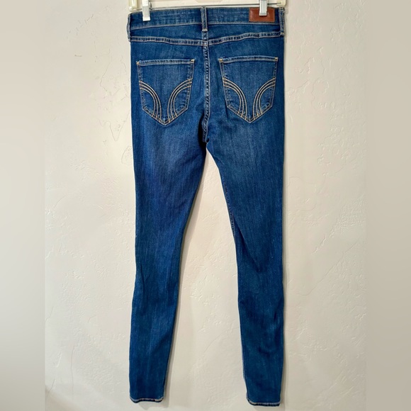 Hollister High Rise Super Skinny Medium Wash Distressed Jeans SZ 26x32 LIKE NEW - Picture 3 of 16